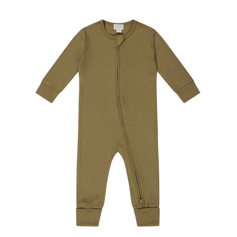 Eco-friendly bamboo baby clothes in bulk for B2B wholesale. Soft, sustainable, and perfect for retailers seeking premium baby apparel.