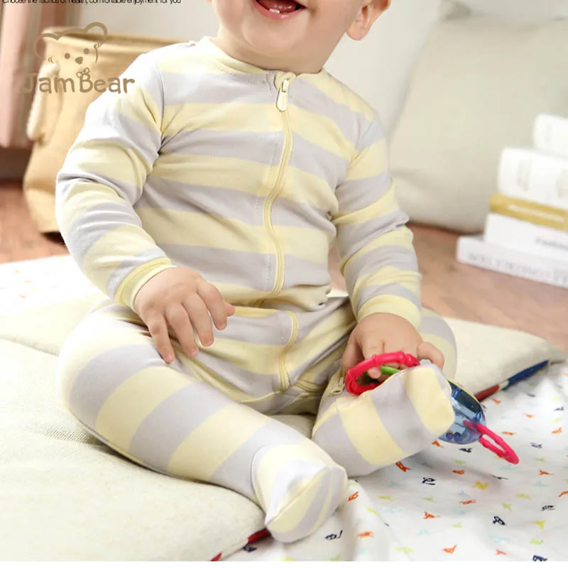 Wholesale bamboo pajama set by RTS: sustainable, soft, and stylish sleepwear for businesses seeking eco-friendly apparel solutions.