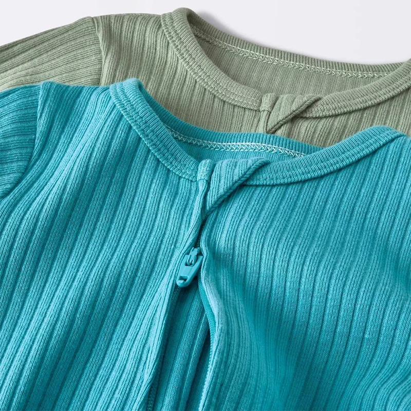 Mama sweatshirt in bulk for wholesale orders – trendy, cozy apparel perfect for retailers targeting moms or family-centric audiences.