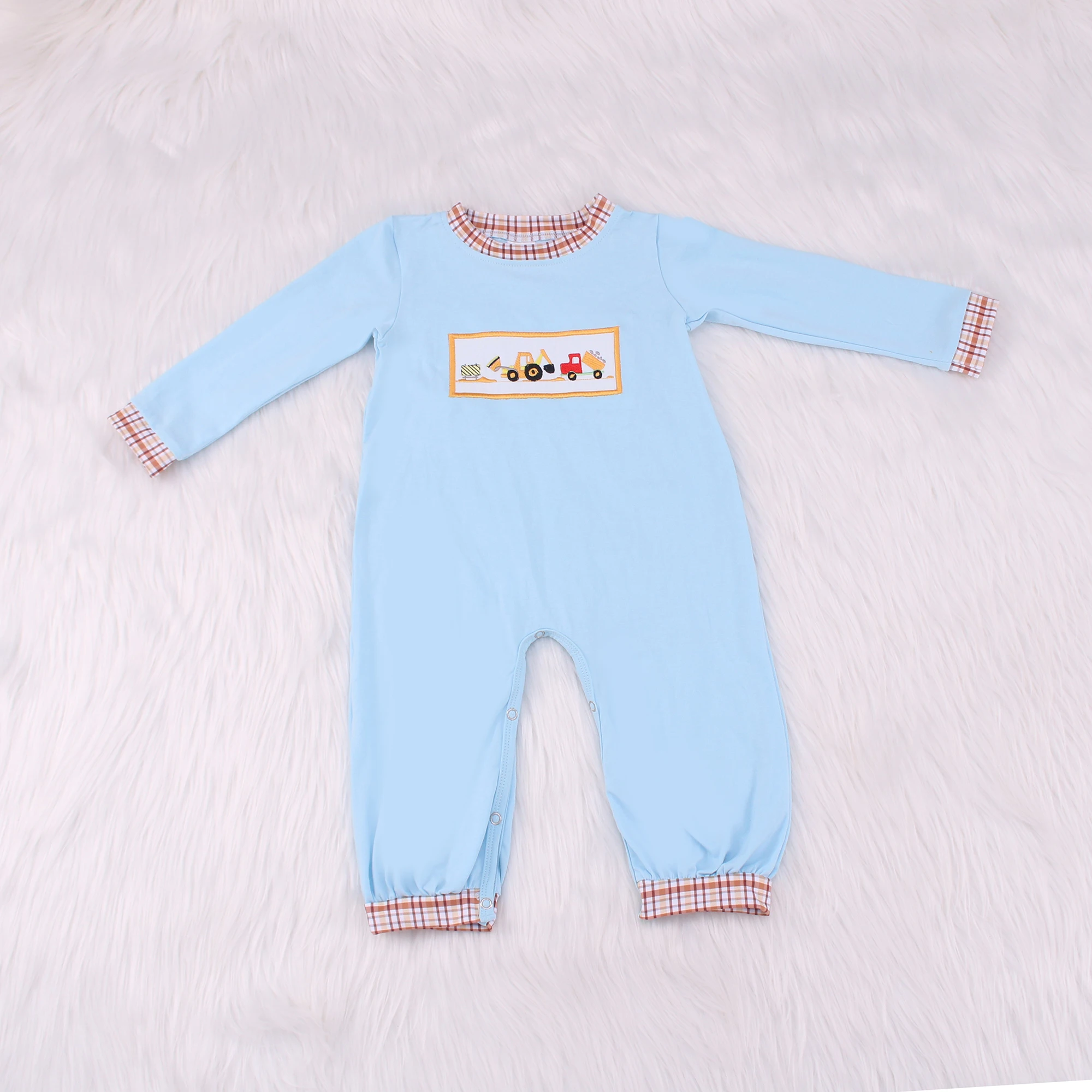 Soft bamboo romper pajamas for babies, perfect for wholesale buyers seeking eco-friendly, high-quality sleepwear options for retail.